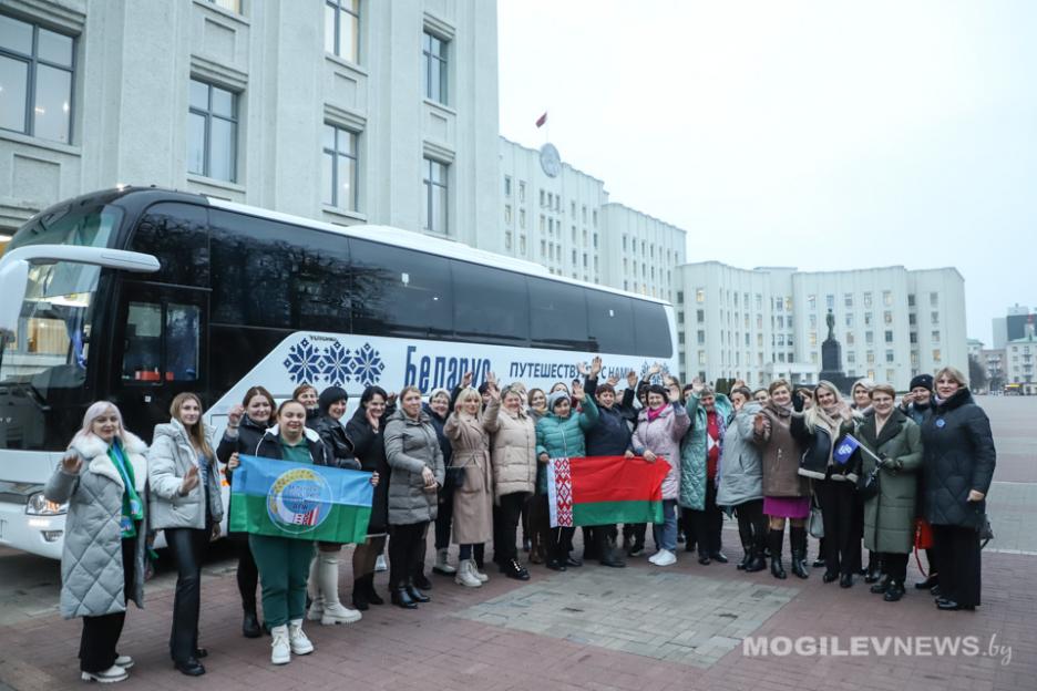 Пятьдесят представительниц Могилевщины отправились на III Республиканский форум тружениц села в Минск. В их числе и жительницы Хотимского района